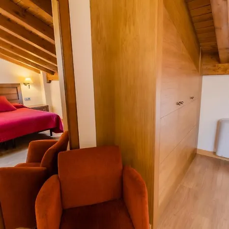 Apartamentos Santo Domingo de Silos * Santo Domingo De Silos
