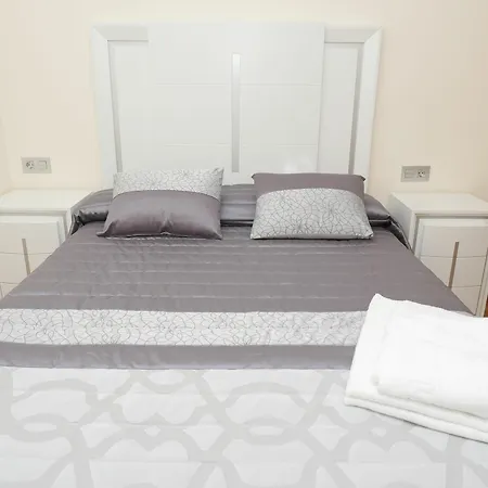 & 桑托多明戈德锡洛斯